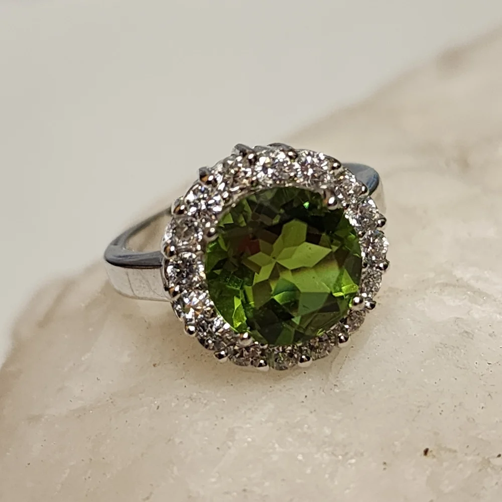 Solid Sterling 925 Silver Elegant Ring Alexandrite Stone White Topaz Crystals